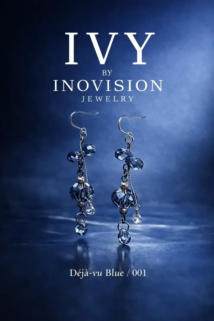 IVY by INOVISION JEWELRY のブランドビジュアル。ブルーのクリスタルガラスのピアス「Déjà-vu Blue / 001」